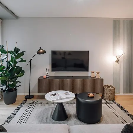 Aveiro - 3 Bedrooms And Terrace In Amoreiras Апартаменти *