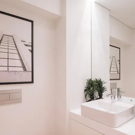 Aveiro - 3 Bedrooms And Terrace In Amoreiras 아파트